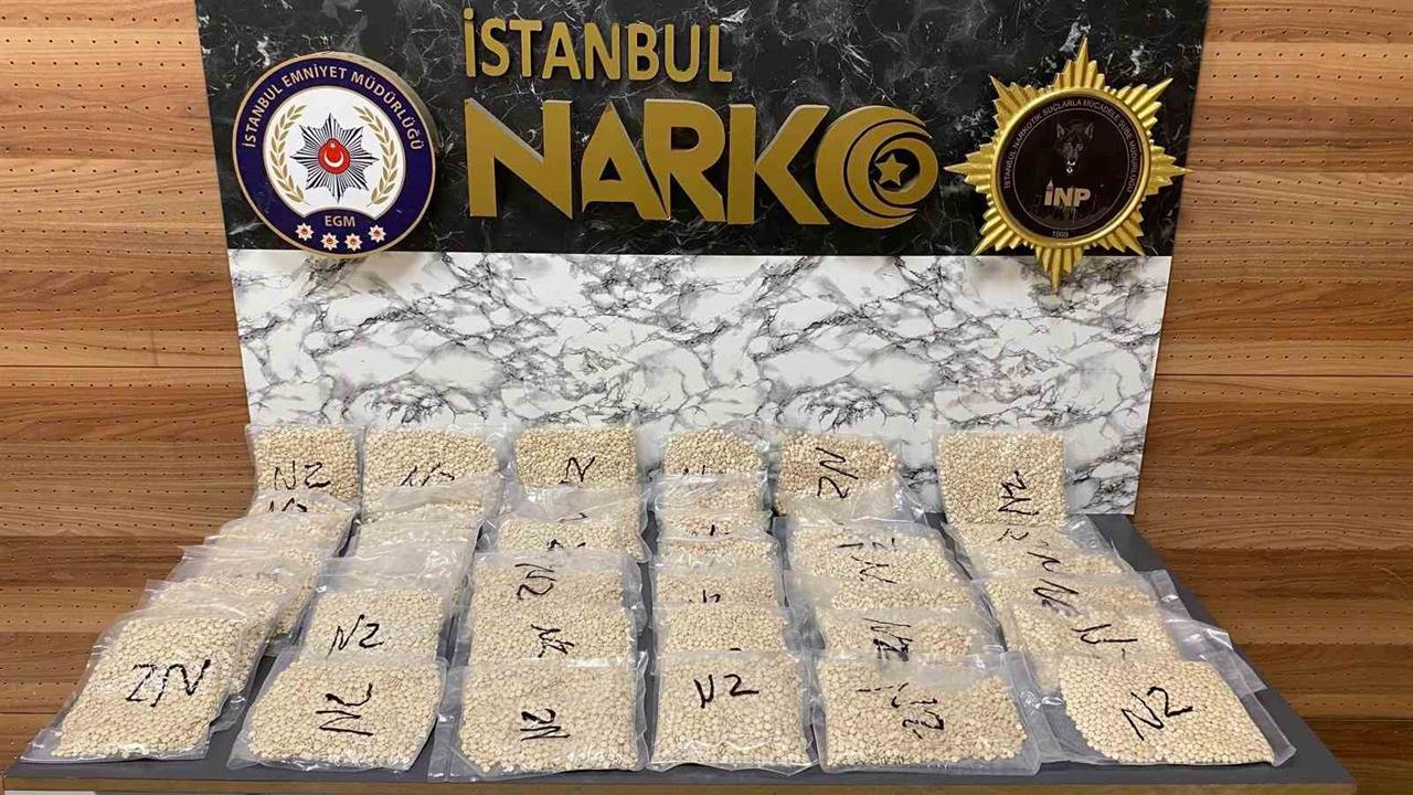 İstanbul Esenyurt'ta Yapılan Operasyonda 133 Bin Uyuşturucu Hap Ele Geçirildi