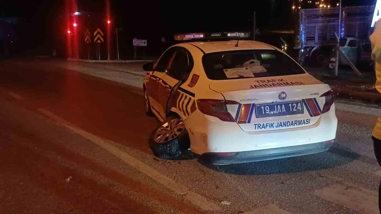 Çorum Merkez'de Kırmızı Işıkta Zincirleme Trafik Kazasında 2 Jandarma Yaralandı
