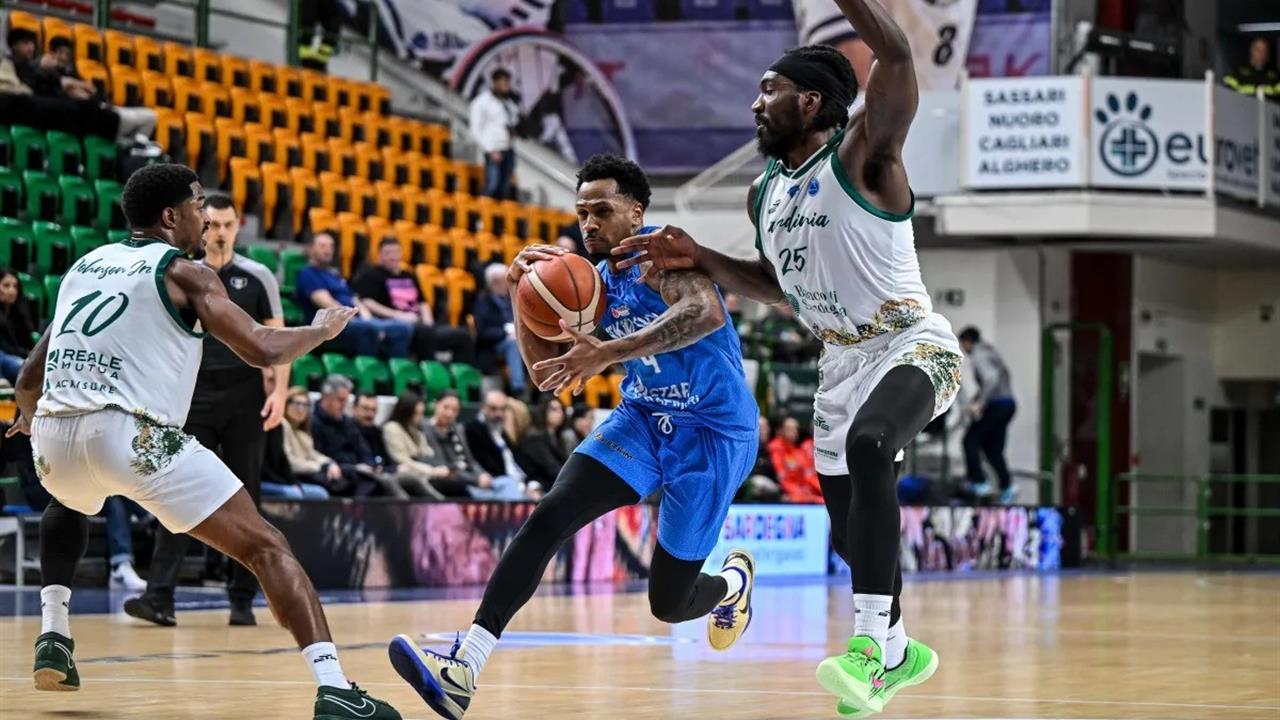İzmir Aliağa'da FIBA Europe Cup Maçında Petkimspor, Dinamo BDS Sassari'yi 76-72 Yendi