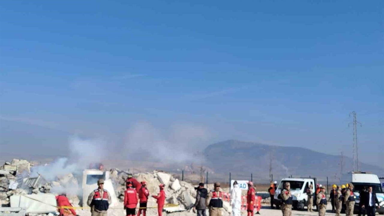 Denizli'de 5.6 Büyüklüğündeki Deprem İçin Tatbikat Yapıldı