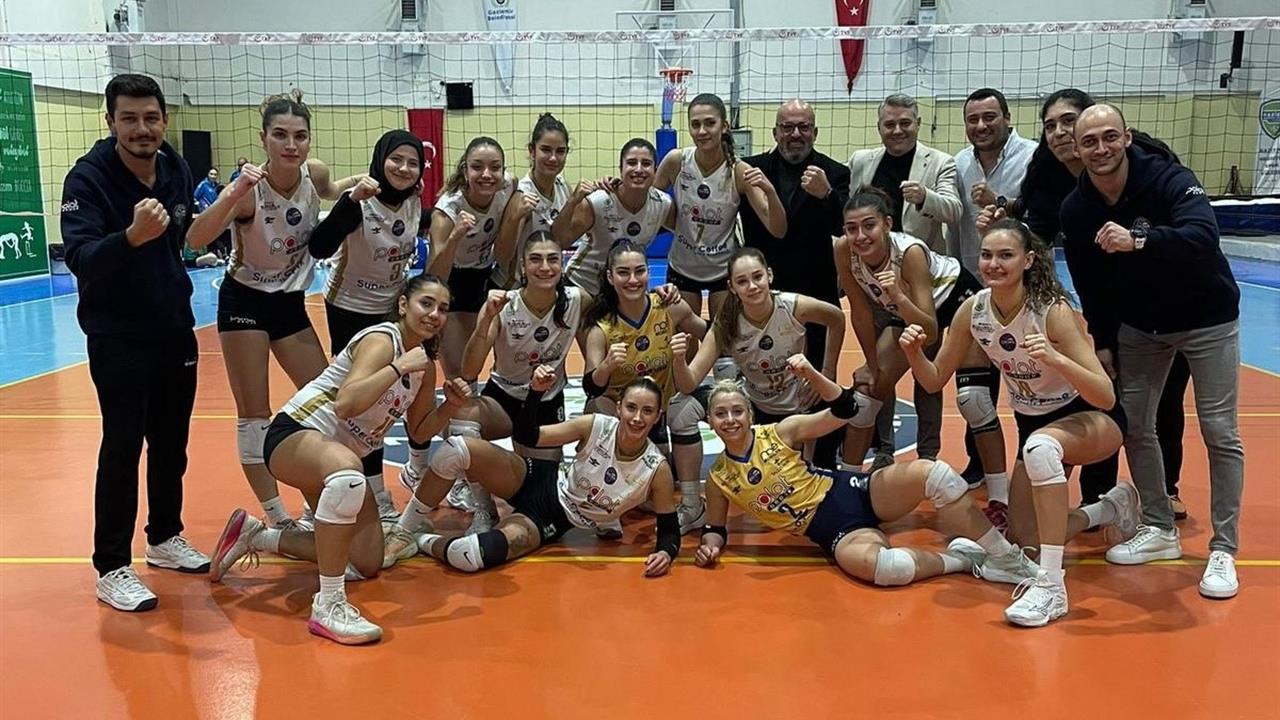 Didim'de Kadın Voleybol Takımı, Gaziemir Belediyespor'u 3-0 Yendi