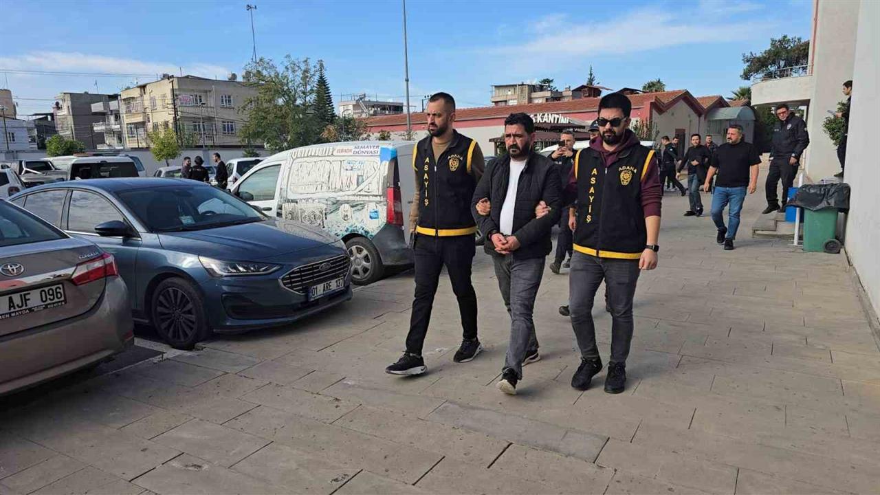 Adana Yüreğir'de 179 Suçtan Aranan Firari Hükümlü Alışveriş Merkezinde Ele Geçirildi