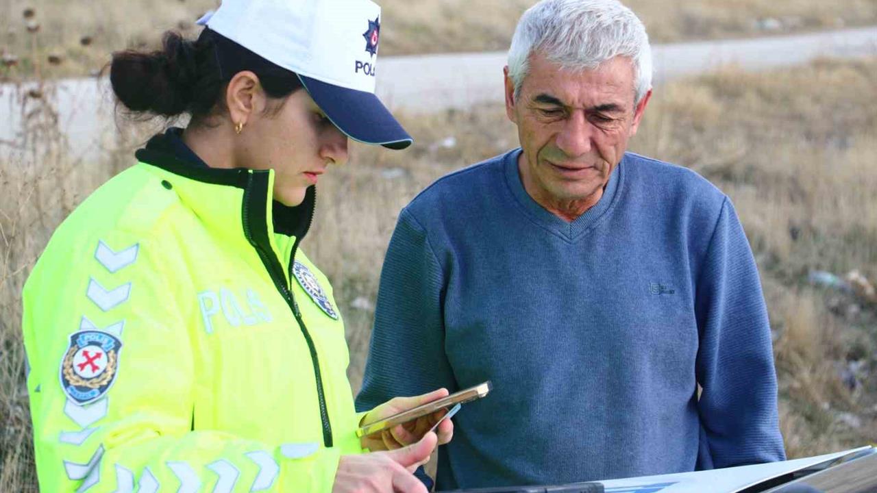 Ankara Akyurt'ta Zorunlu Kış Lastiği Denetiminde Sürücülere Bilgilendirme Yapıldı