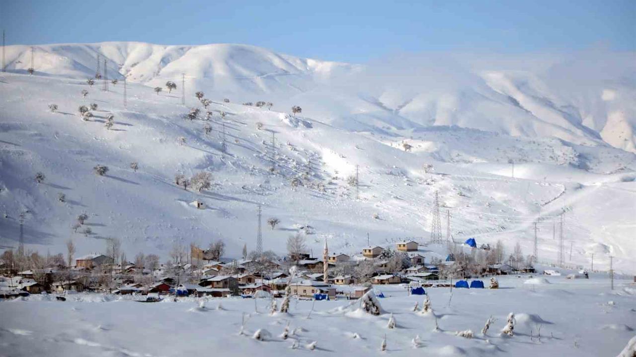 Erzurum'da Düşük Sıcaklıklar Devam Ediyor, Kars'ta Rekor Kırıldı