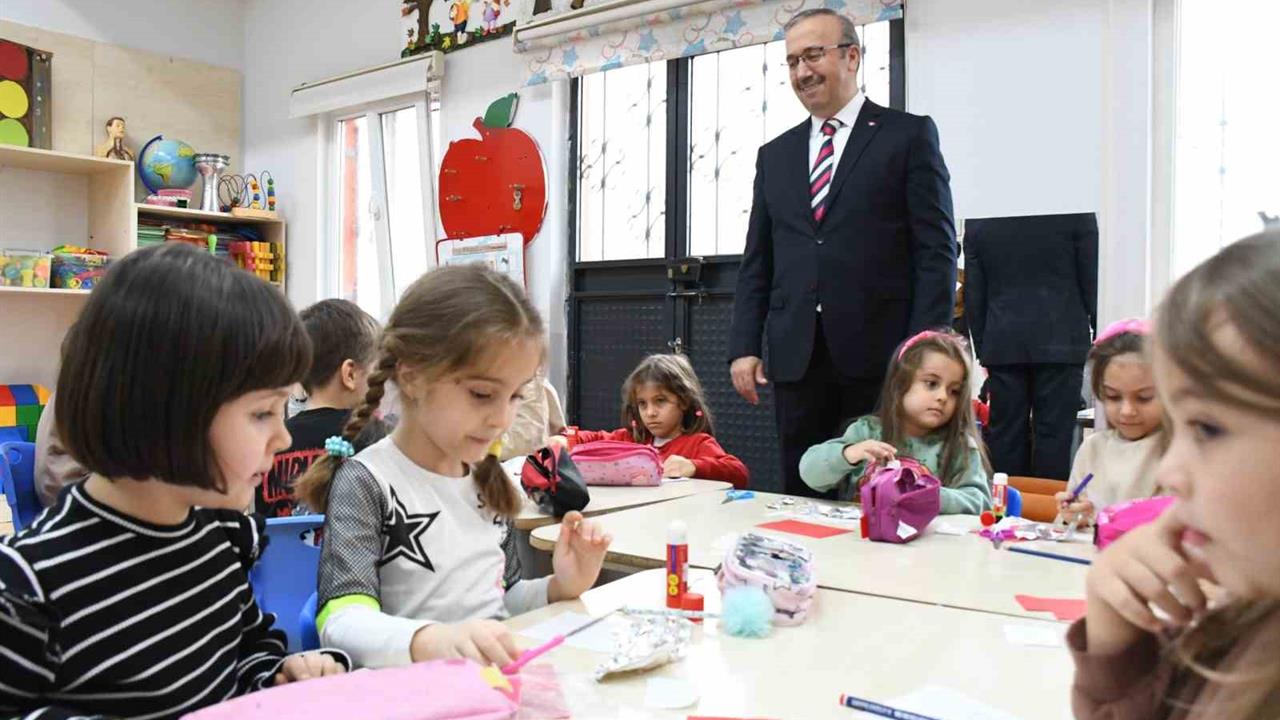 Eskişehir'de İl Milli Eğitim Müdürü Sinan Aydın, Anaokulu'nda İnceleme Yaptı