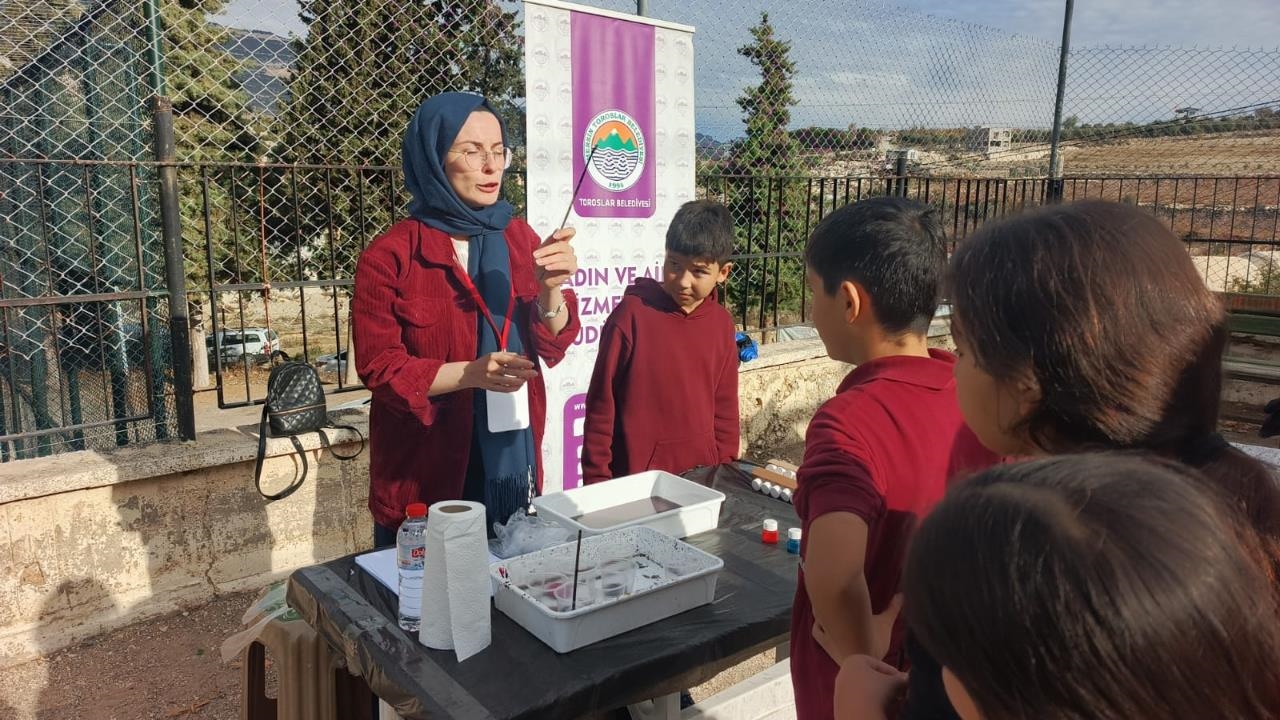 Toroslar'da Annelere Madde Bağımlılığı Semineri: "En İyi Narkotik Polisi Anne!