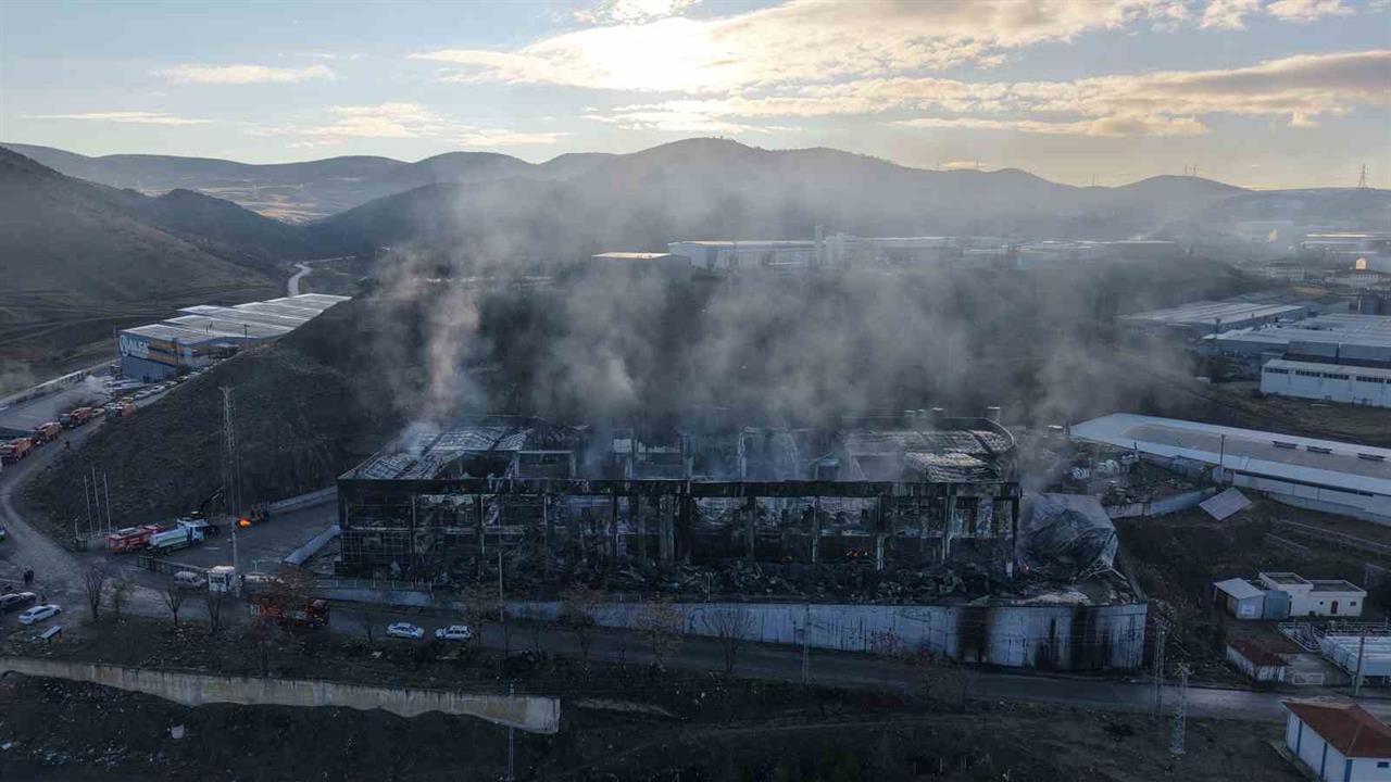 Kırıkkale Yahşihan'da Yangın Sonrası Kimya Fabrikasının Hava Görüntüleri Paylaşıldı