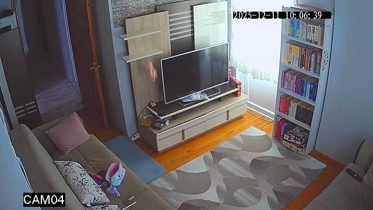 Balıkesir Sındırgı'da 4,9 Büyüklüğündeki Deprem Anında Kameralara Yansıyan Görüntüler Dikkat Çekti