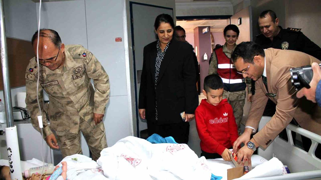 Mardin Midyat'ta "Gülümse Midyat, Umut Çocuklarda" Projesi Hayata Geçirildi