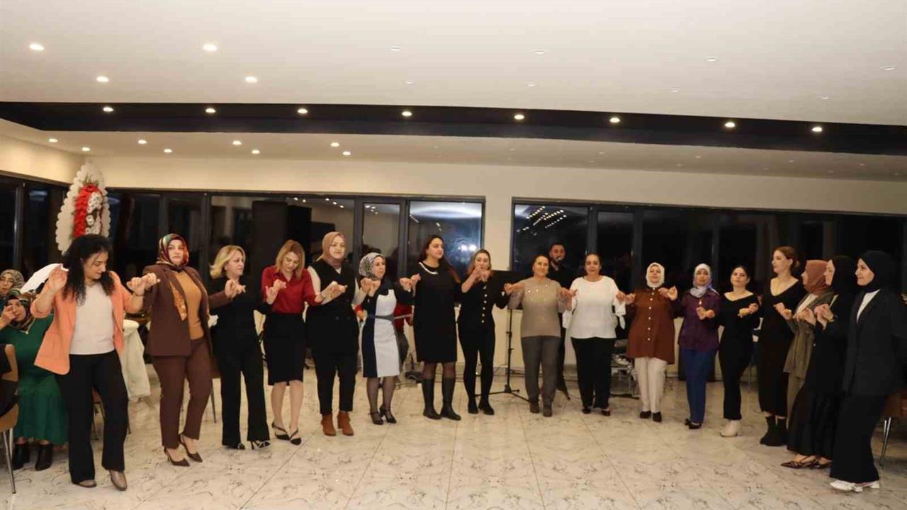 Erzurum Oltu'da Çalışan Kadınlar İçin Düzenlenen Etkinlikte Eğlenceli Anlar Yaşandı