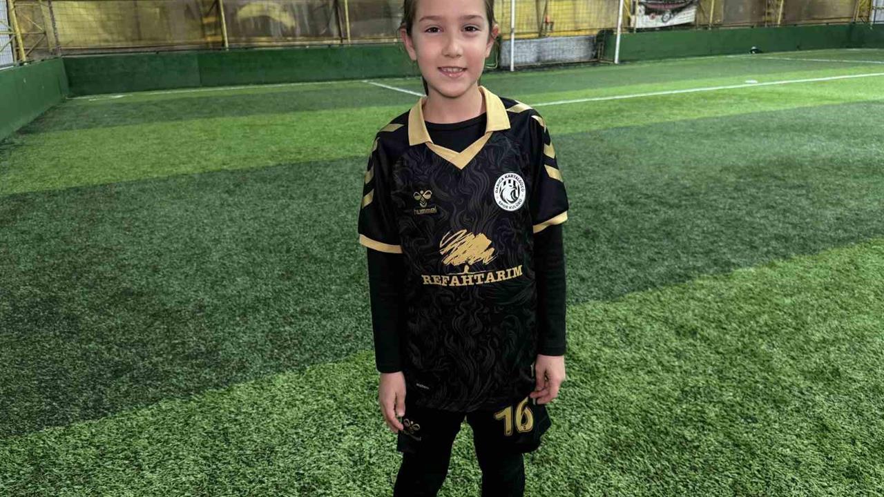 Kocaeli’de Minik Yetenek Defne, Golleriyle Dikkat Çekiyor.