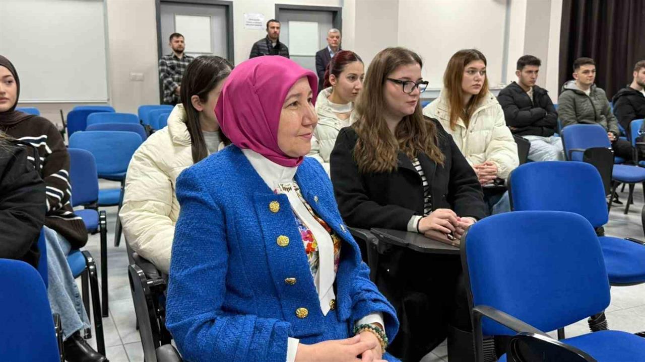 Karabük'te Kaymakam Baskın, KBÜ'de Kamu Yönetimi Dersi'ne Katıldı