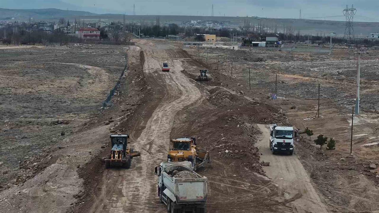 Niğde Yeşilburç Köyü'nde Modern Yol Çalışmaları ve Aydınlatma Yapılıyor