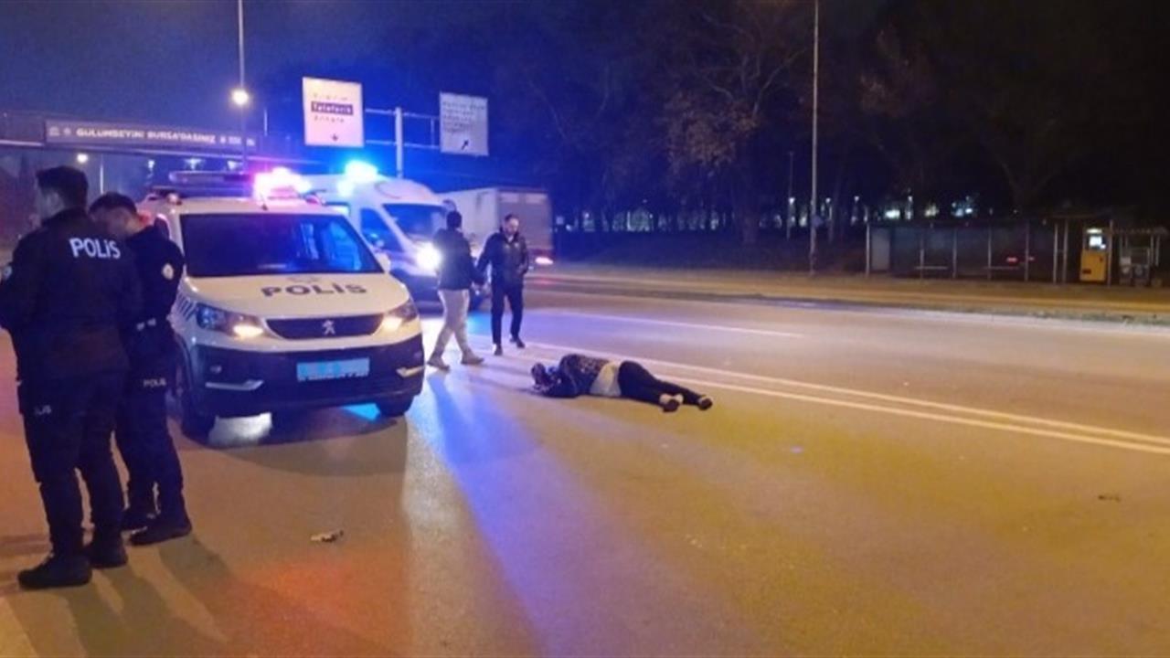 Bursa Osmangazi'de Üst Geçidi Kullanmayarak Ana Yoldan Geçmeye Çalışan Şahıs Kazada Yaralandı