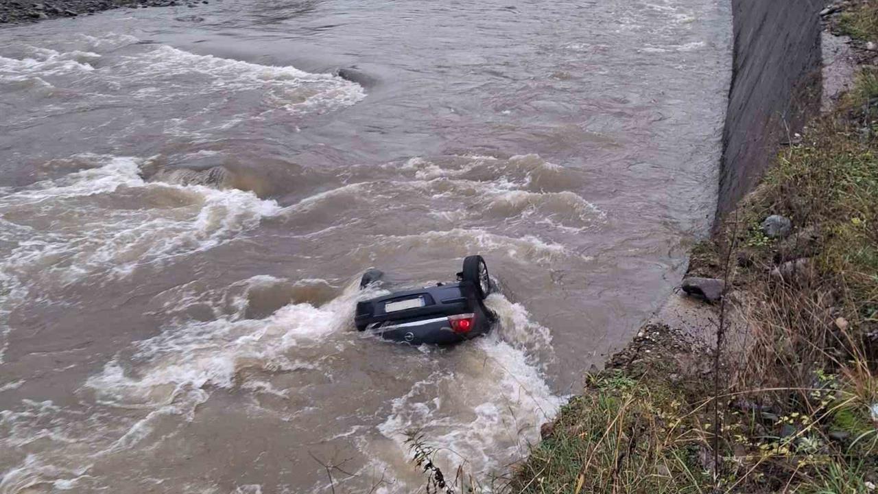 Giresun Bulancak'ta Dereye Düşen Araçta İki Kişinin Cansız Bedeni Bulundu