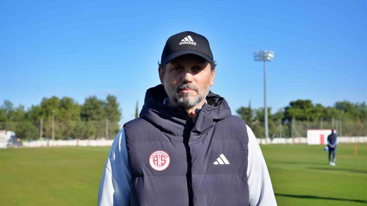 Antalya'da Erol Bulut, Galatasaray ile oynayacakları karşılaşma öncesinde en iyi performansı sergilemeleri gerektiğini ifade etti.