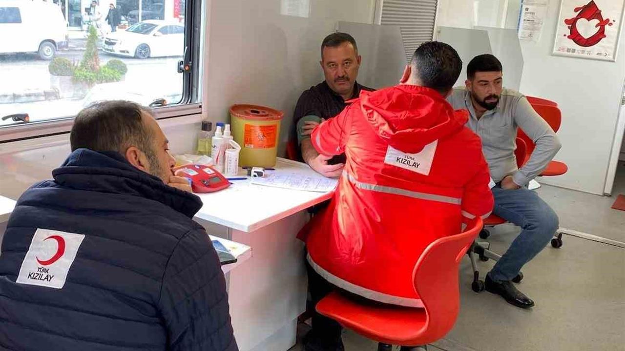 Konya Karapınar'da Kızılay'ın Düzenlediği Kan Bağışı Kampanyasında 233 Kişi Kan Verdi