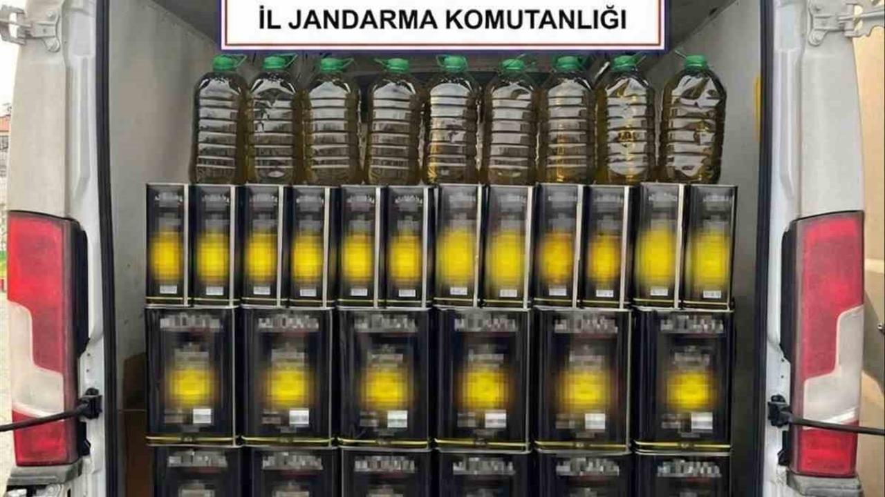 Afyonkarahisar'da Jandarma, Durdurulan Kamyonette 655 Litre Sahte Zeytinyağı Buldu