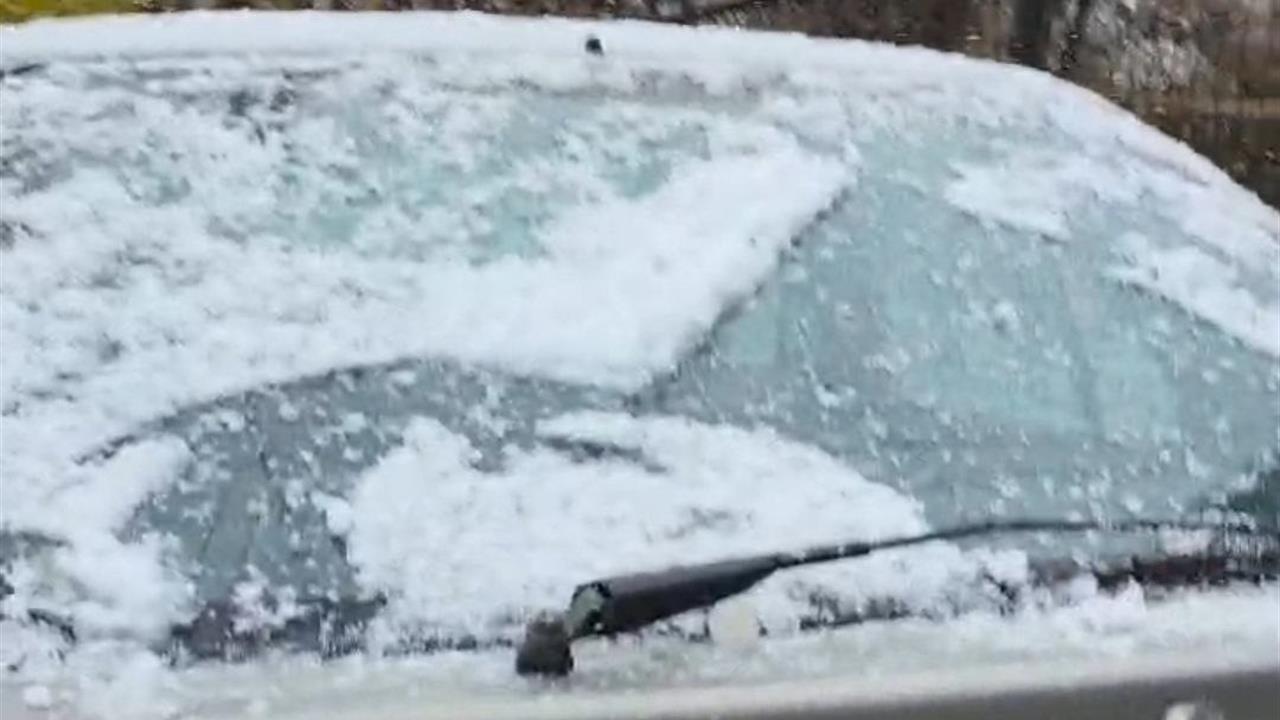 Tufanbeyli Adana'da Kısa Süreli Kar Yağışı Halkı Sevindirdi