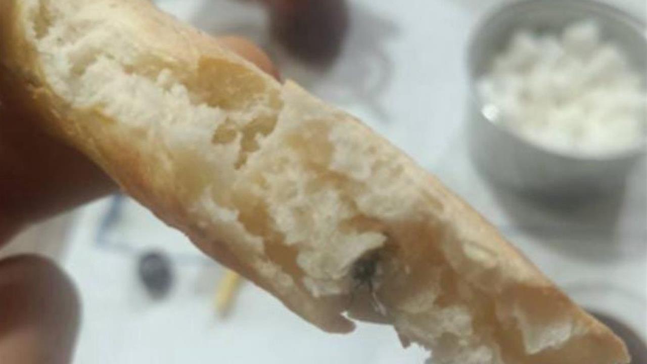 Siirt Kurtalan'da Ekmek İçinde Bulunan Sinek Tepki Çekti