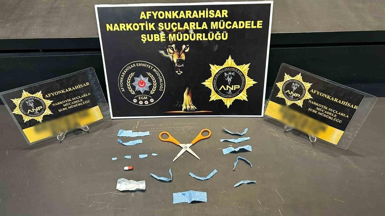 Afyonkarahisar'da Uyuşturucu Satıcılarına Yönelik Operasyonda 3 Kişi Tutuklandı