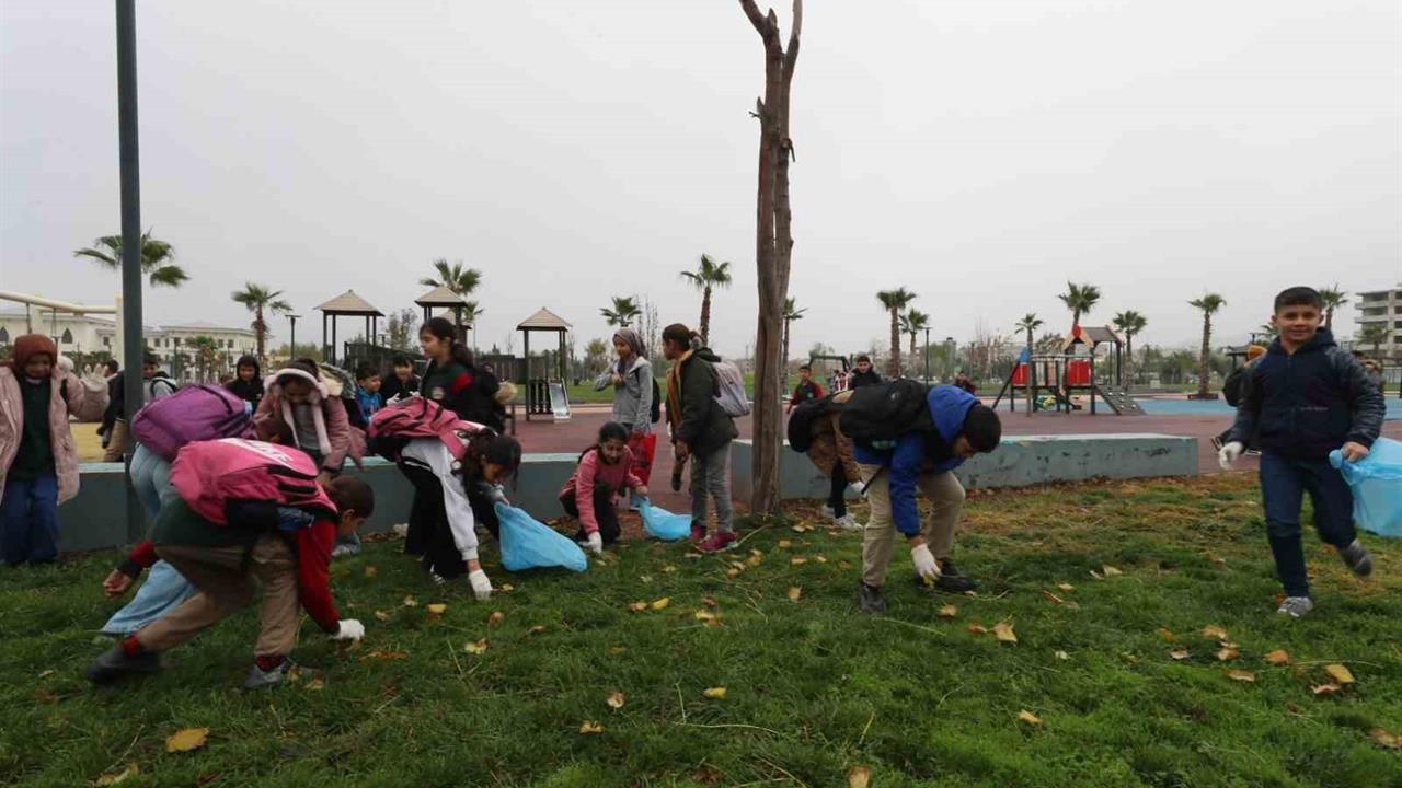 Eyyübiye'de Öğrencilere Temizlik Bilinci Eğitimi ve Geri Dönüşüm Semineri Düzenlendi