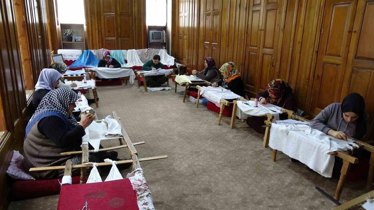 Gaziantep'te Antep İşi Nakış, UNESCO tarafından tescillendi ve Türkiye'nin kültürel miras unsuru sayısı 32'ye yükseldi.