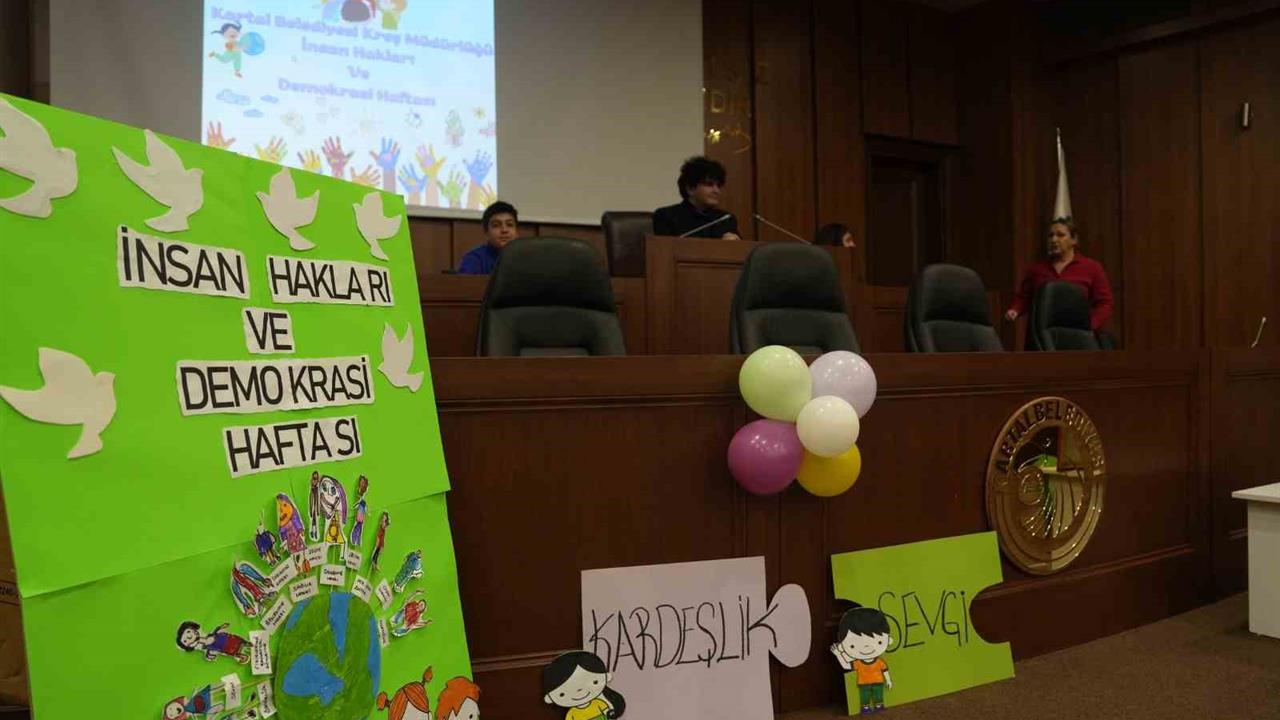 Kartal'daki Kreşlerde Öğrenciler, Demokrasi Haftası'nda Etkinlik Düzenledi