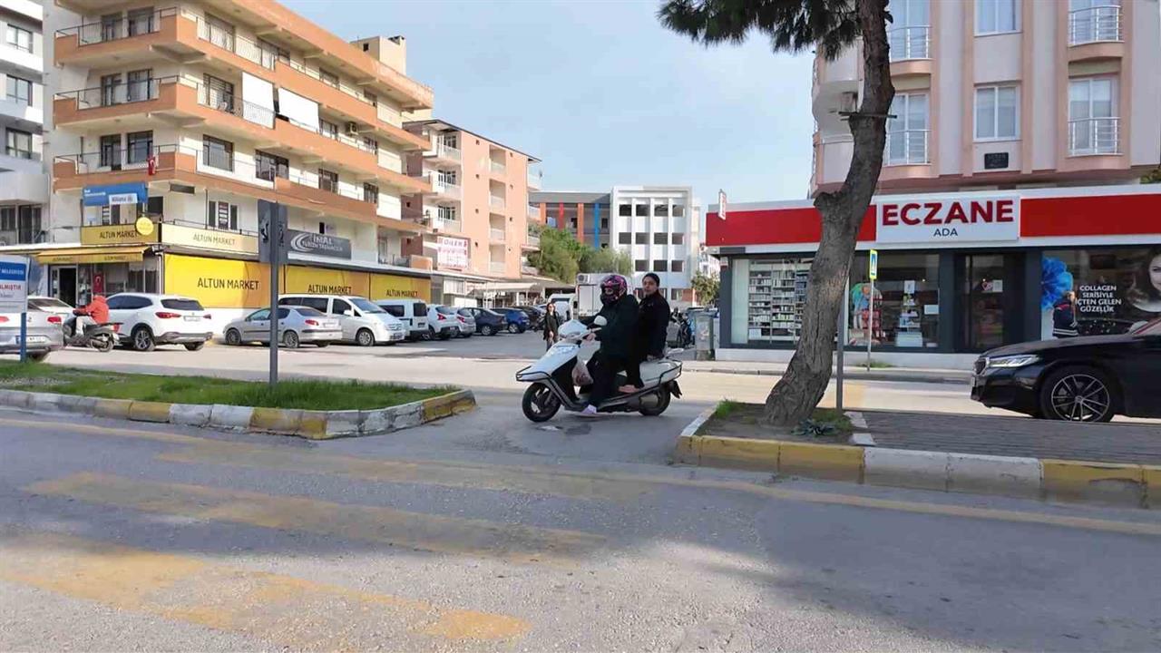 Aydın Kuşadası'nda Yaya Geçidi Denetiminde 81 Sürücüye Ceza Kesildi
