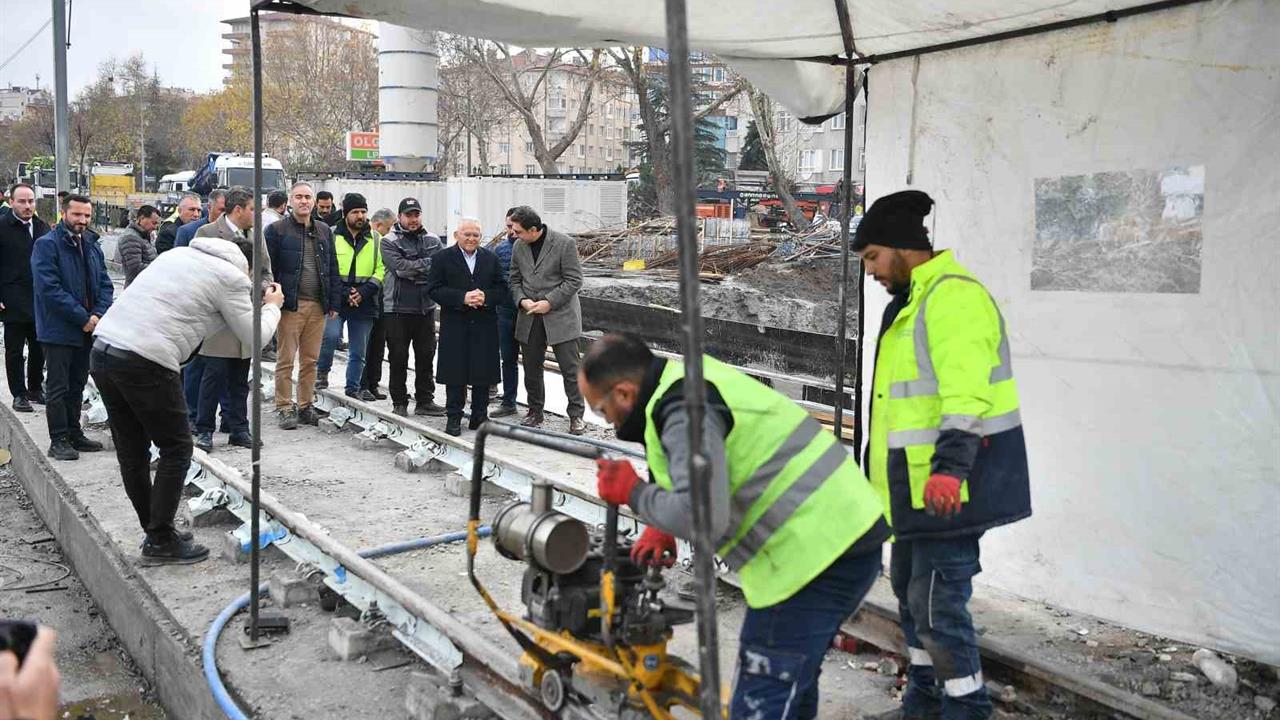 Kayseri'de Osman Kavuncu - DSİ Kavşağı'nda Tramvay Hattı 12 Aralık 2025'te Hizmete Açılacak
