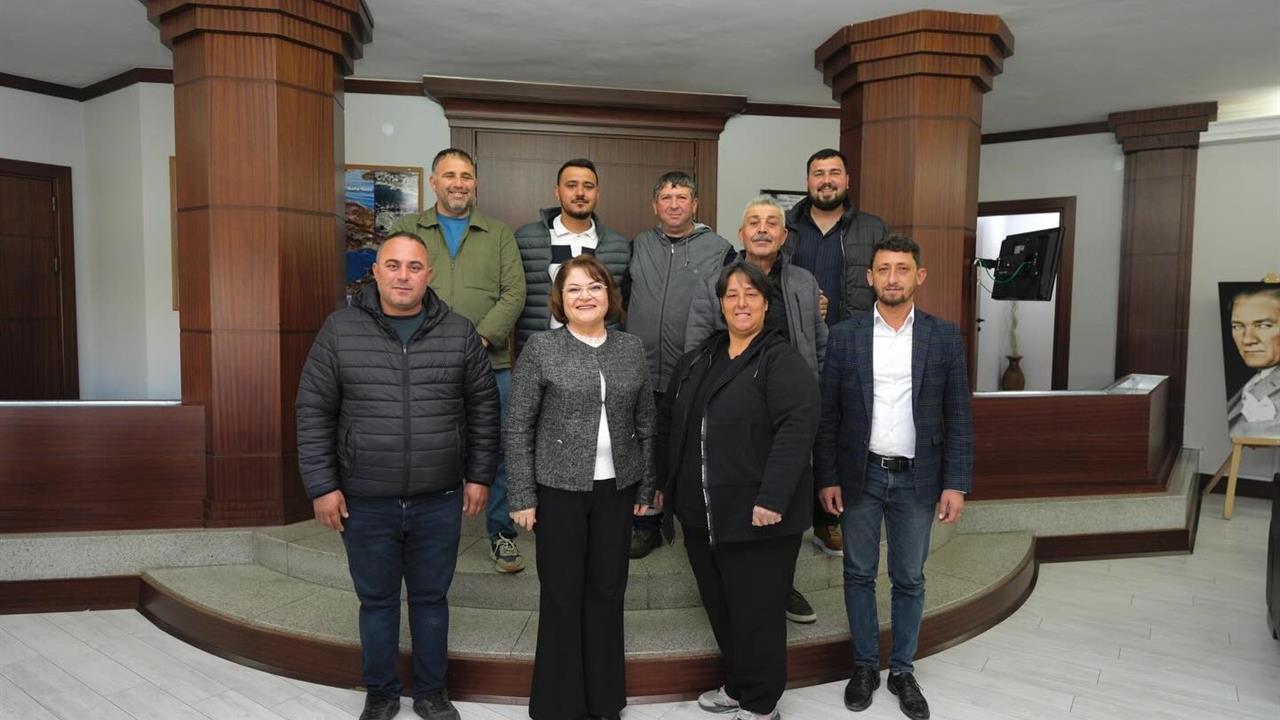 Didim'de Başkan Hatice Gençay, Pazar Esnafıyla Görüşme Gerçekleştirdi