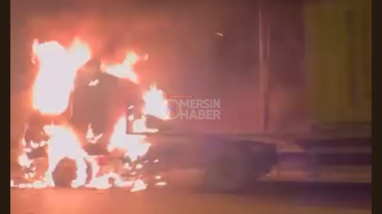 Mersin Otobanı Gişeler Yakınında TIR Alev Aldı!