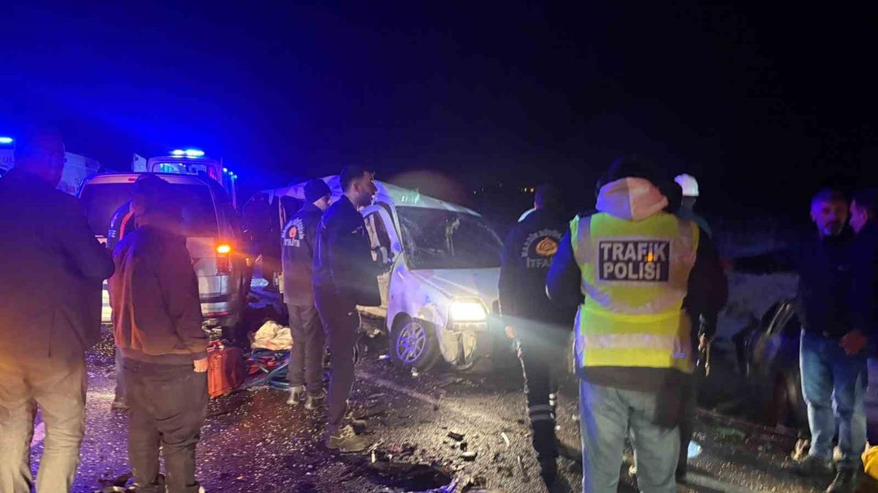Mardin Ömerli'de Meydana Gelen Zincirleme Kazada 4 Kişi Hayatını Kaybetti