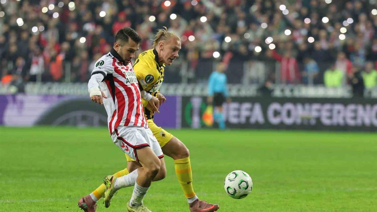 Samsun'da AEK Atina Maçında Samsunspor 1-2 Yenildi