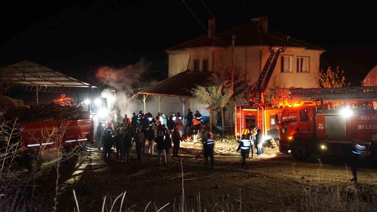 Burdur Gölhisar'da Kalorifer Kazanının Patlaması Sonucu Yangın Çıktı