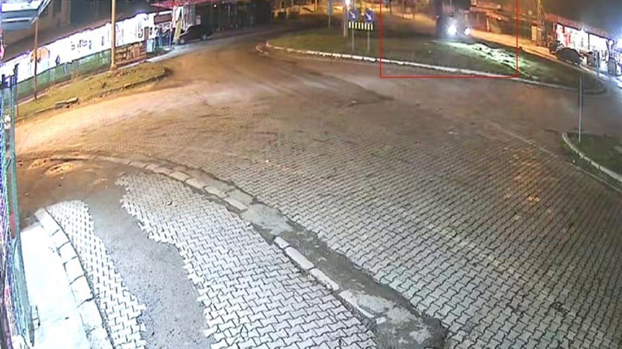 Elazığ'da Kontrolü Kaybeden Otomobil Kavşaktaki Refüje Çıktı: 1 Yaralı