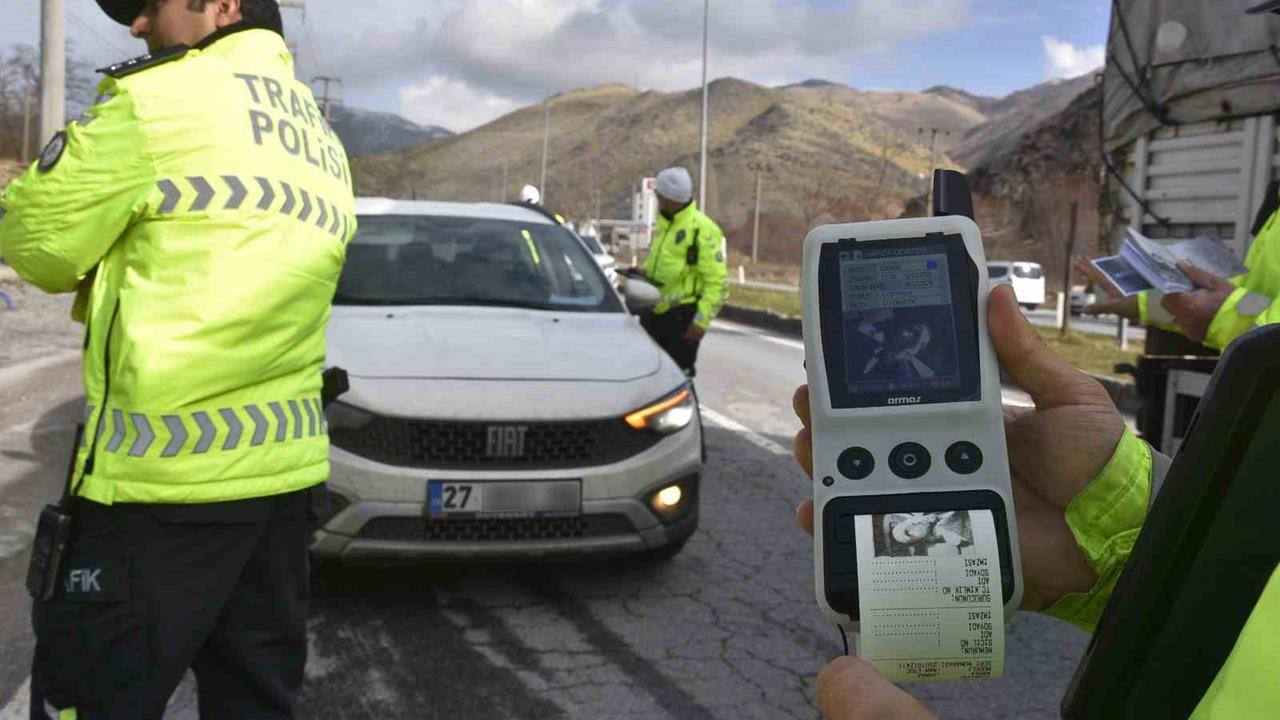 Bitlis'te Alkol Kontrollerinde Kameralı Alkolmetre Kullanımına Geçildi