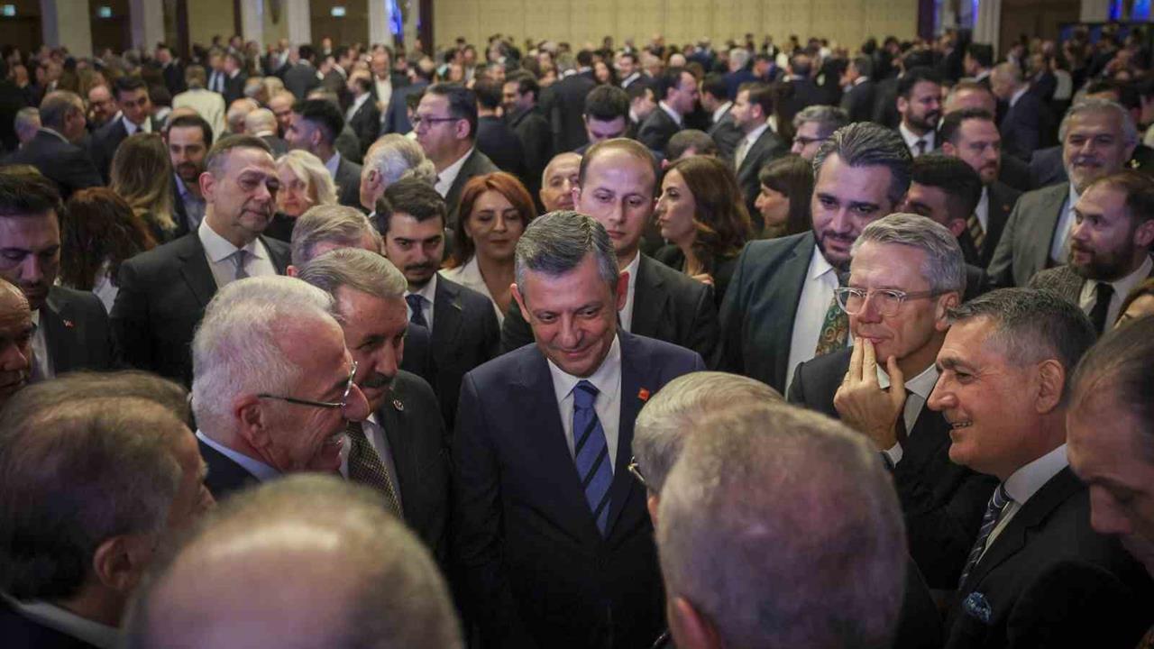 Ankara'da Düzenlenen Kokteyle Siyasi İsimler ve İş İnsanları Katıldı