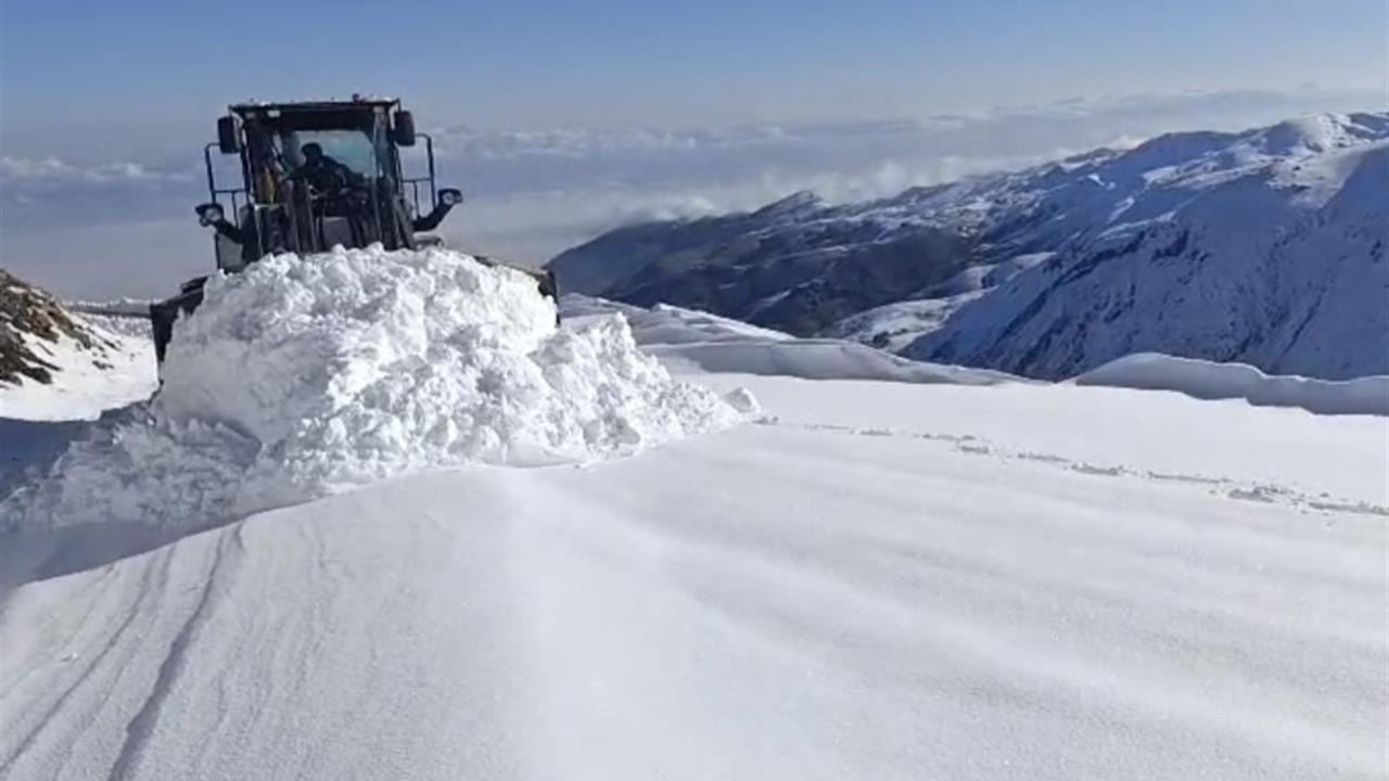 Muş Varto'da Etkili Olan Kar Yağışı Nedeniyle 26 Köy Yolu Ulaşıma Kapandı