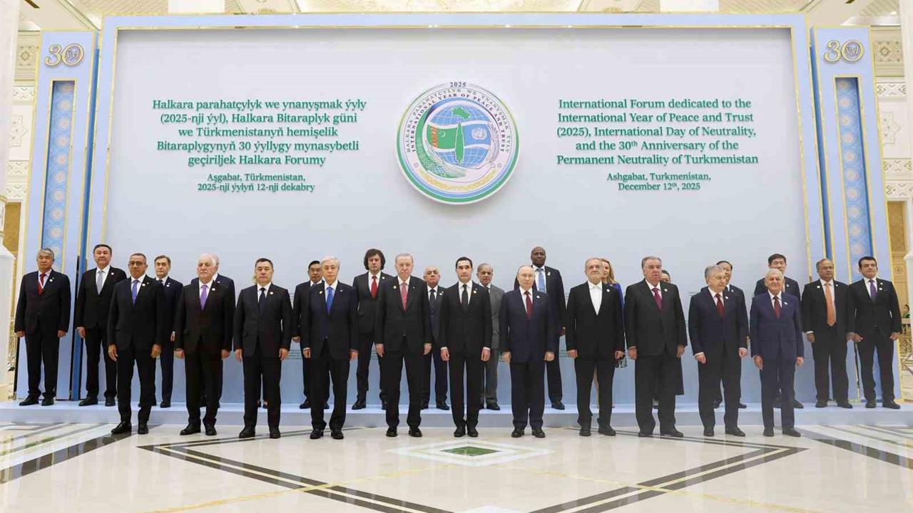 Cumhurbaşkanı Erdoğan, Aşkabat'ta Aile Fotoğrafı Çekimine Katıldı