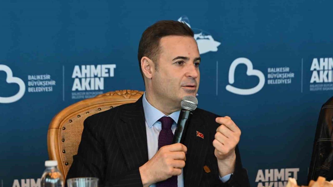 Balıkesir’de Başkan Akın, Medya Temsilcileriyle Bir Araya Gelerek Şehir Meydanı Projesini Açıkladı.