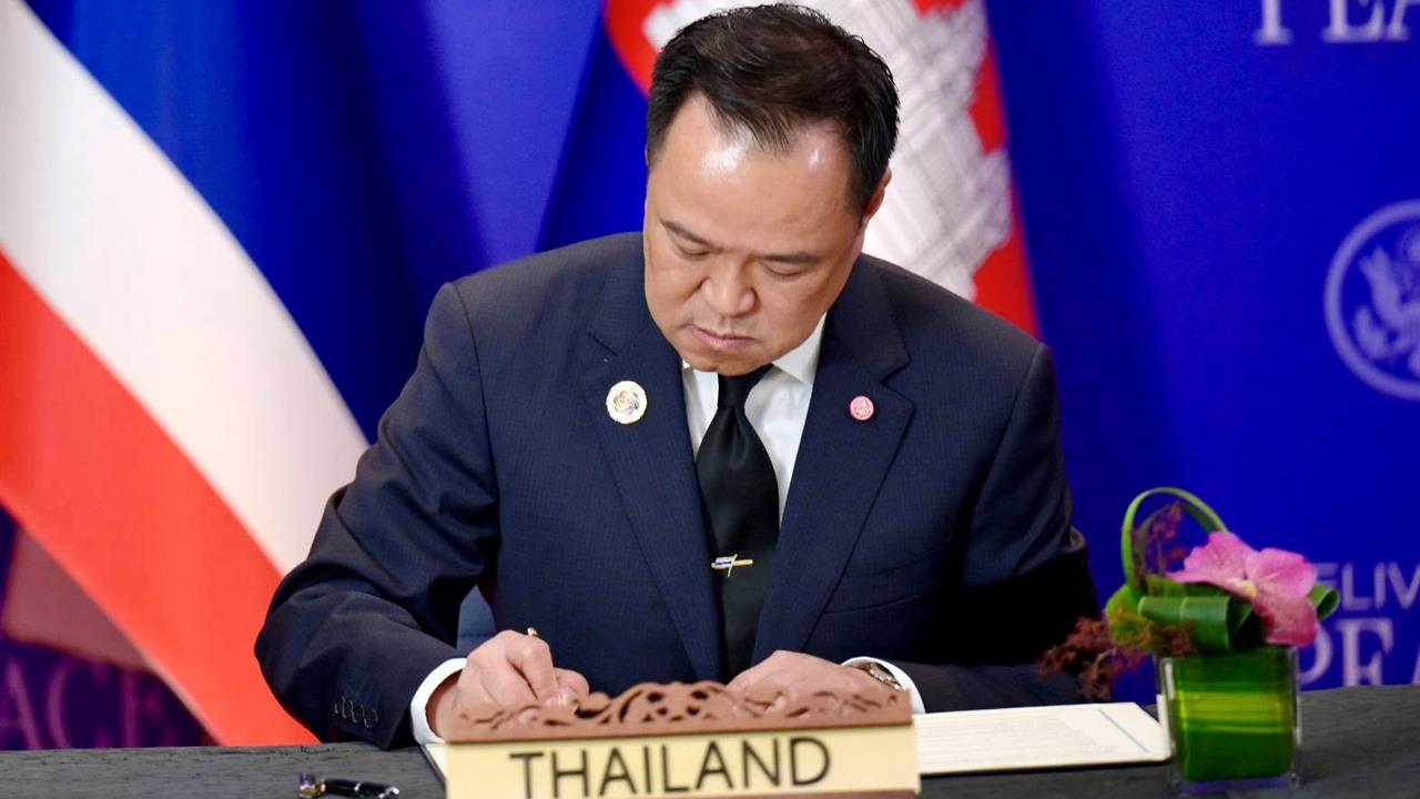 Tayland'da Başbakan, Parlamento'yu Feshederek Erken Seçim Sürecini Başlattı.