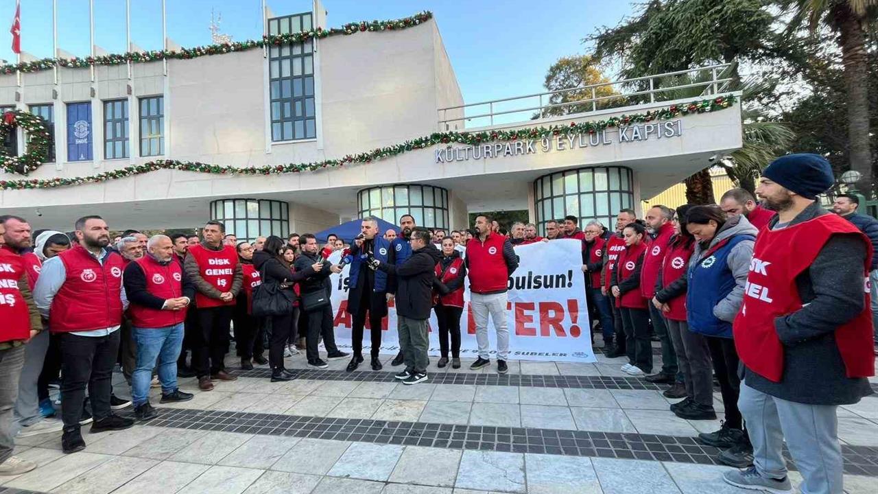 İzmir Büyükşehir'de İşçilerin Eylemi Beşinci Gününde Kritik Görüşme Bekleniyor