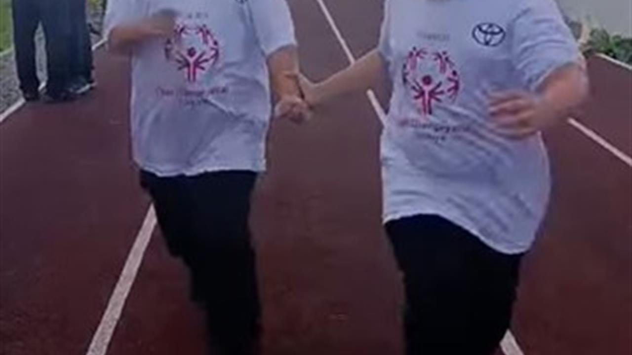 İstanbul Silivri'de Koşu Yarışmasında Özel Eğitim Öğrencisi Arkadaşını Bekledi