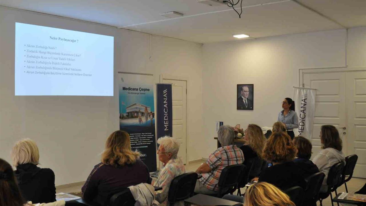 İzmir Çeşme'de Akran Zorbalığına Dikkat Çekmek İçin Seminer Düzenlendi