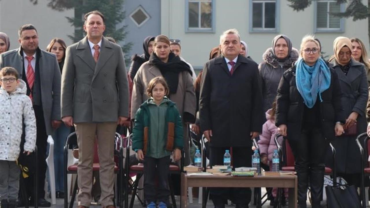 Bozüyük'te Kaymakam Öztürk, Kitap Okuma Etkinliği'ne Destek Verdi