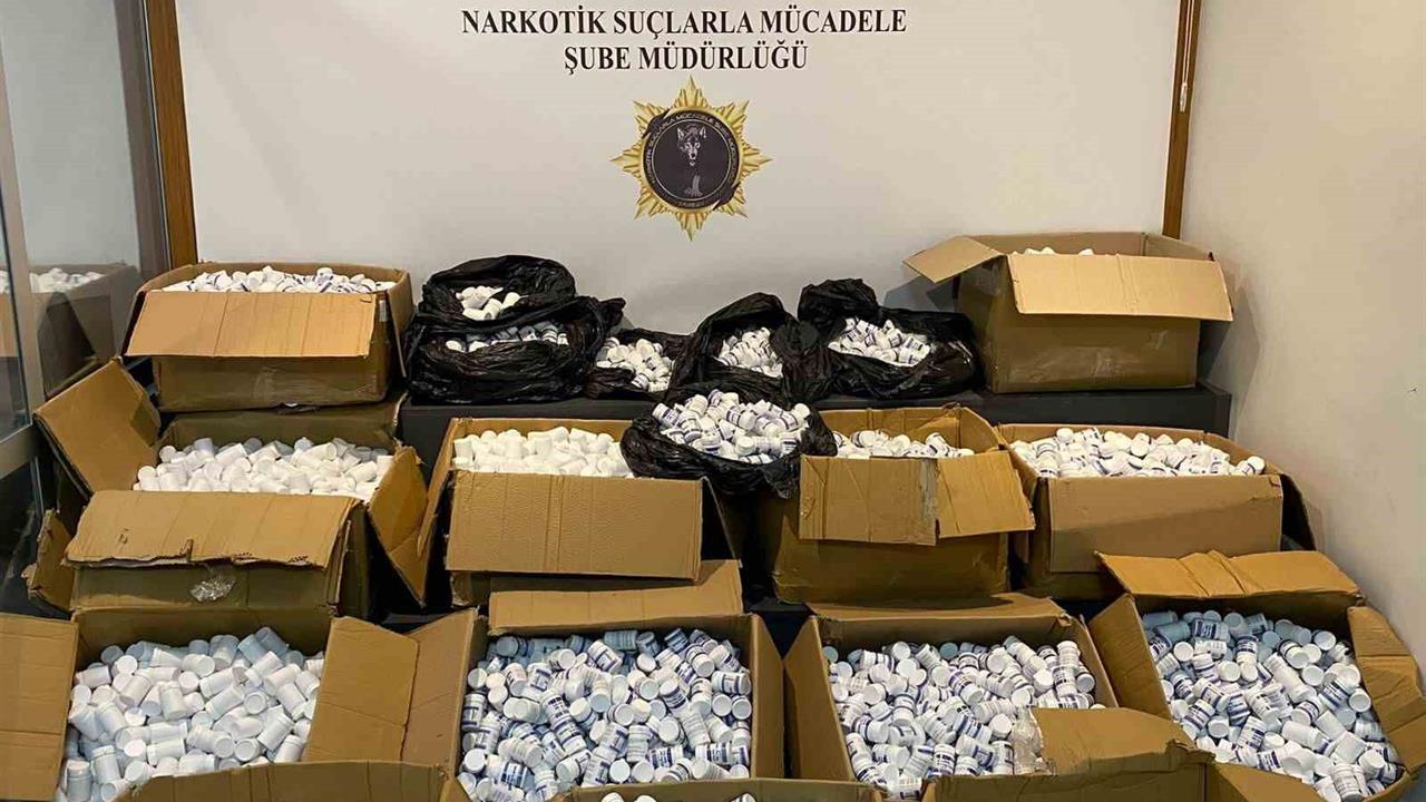 Samsun Kavak'ta 3 Araçta 350 Bin Uyuşturucu Hap Ele Geçirildi