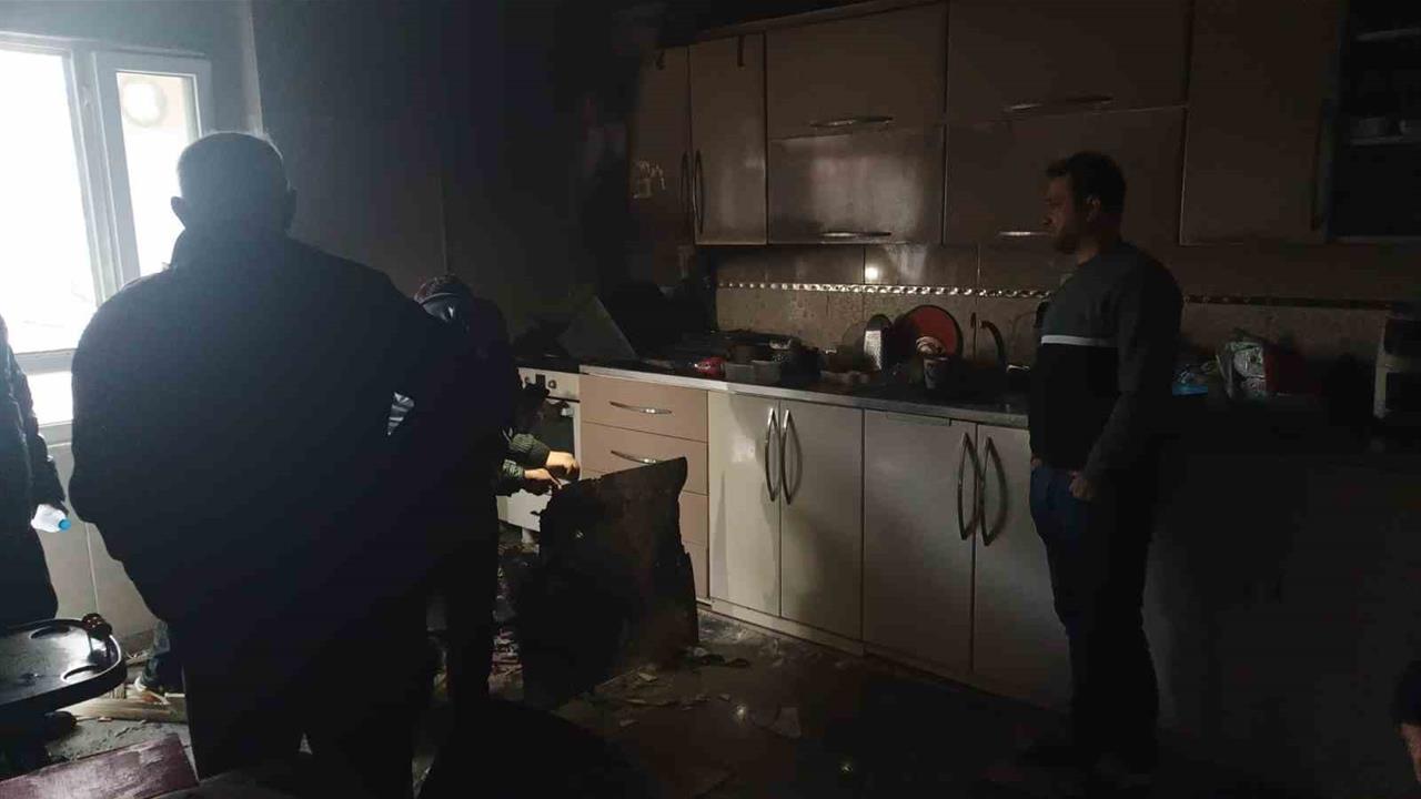 Batman Merkez'de Yaşanan Yangında Bir Kadın Dumandan Etkilendi