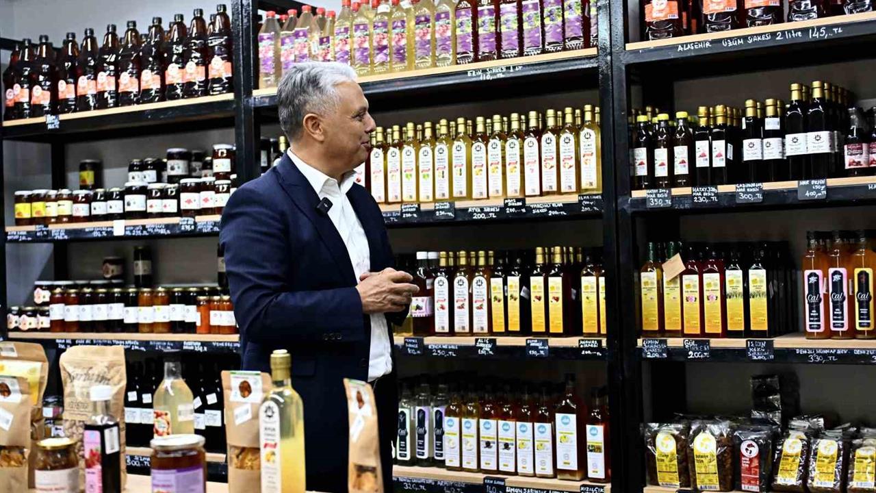 Antalya Muratpaşa'da Yerli Malı Haftası Kapsamında Kadın Kooperatifleri Ürün Satış Mağazası Ziyaret Edildi