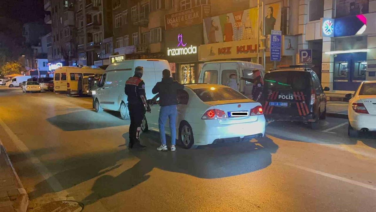Afyonkarahisar'da Polis Tarafından Huzur ve Asayiş Uygulaması Yapıldı
